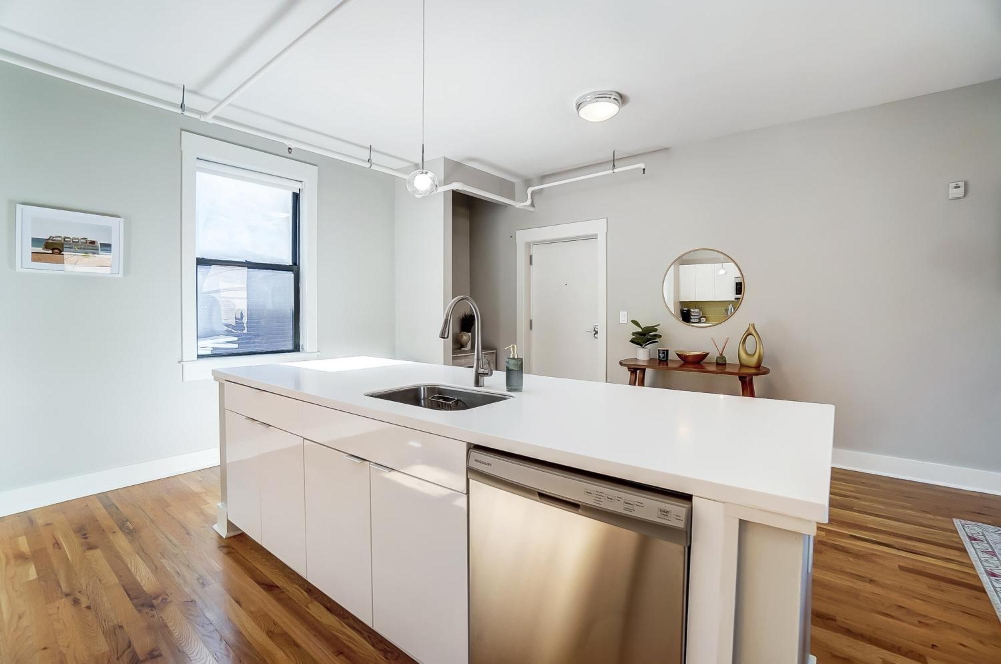 Sunny Downtown Apartment, Walk To Washington Park! Cincinnati Esterno foto